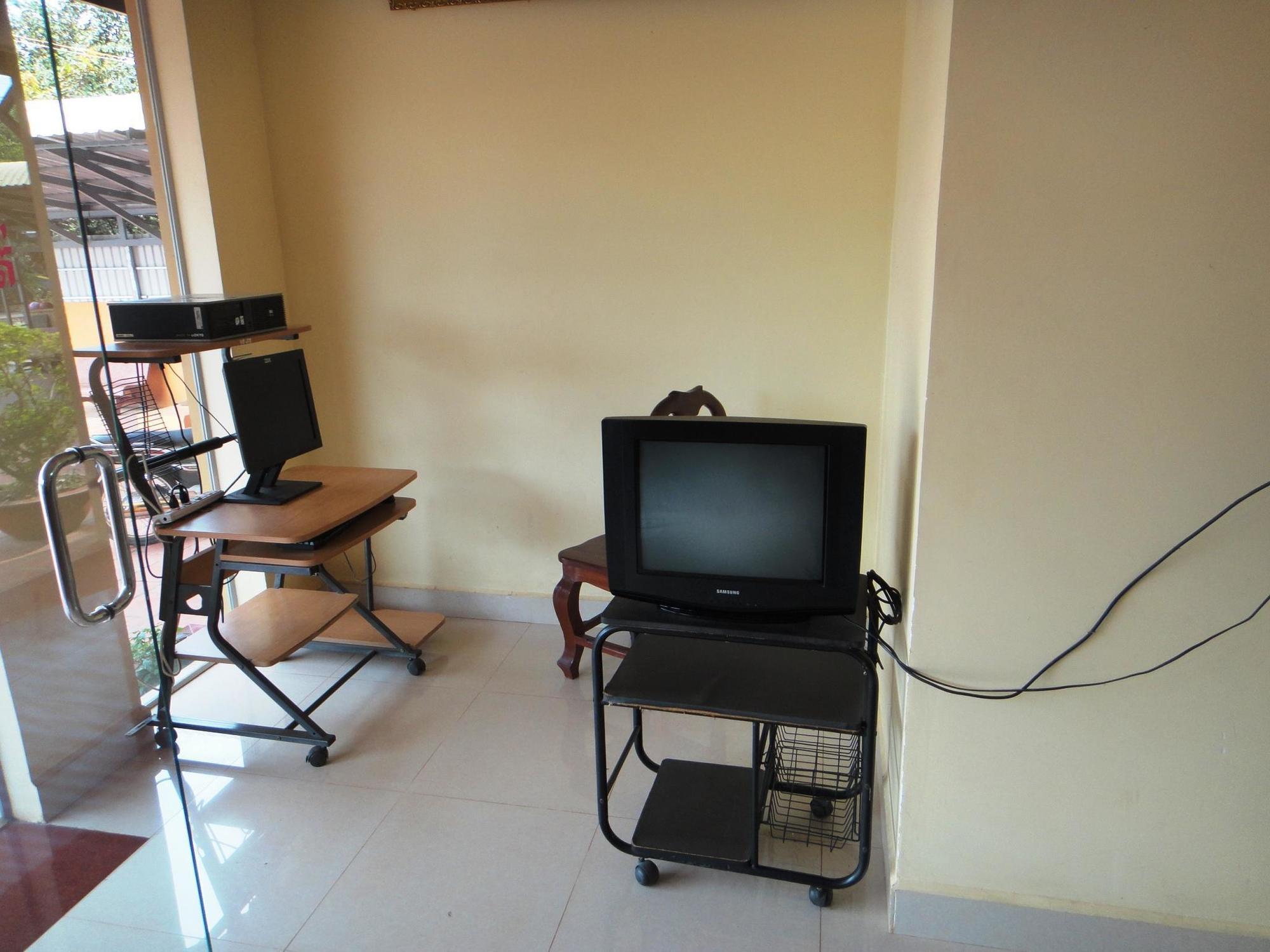 Nyny Hotel Kampot Exterior photo