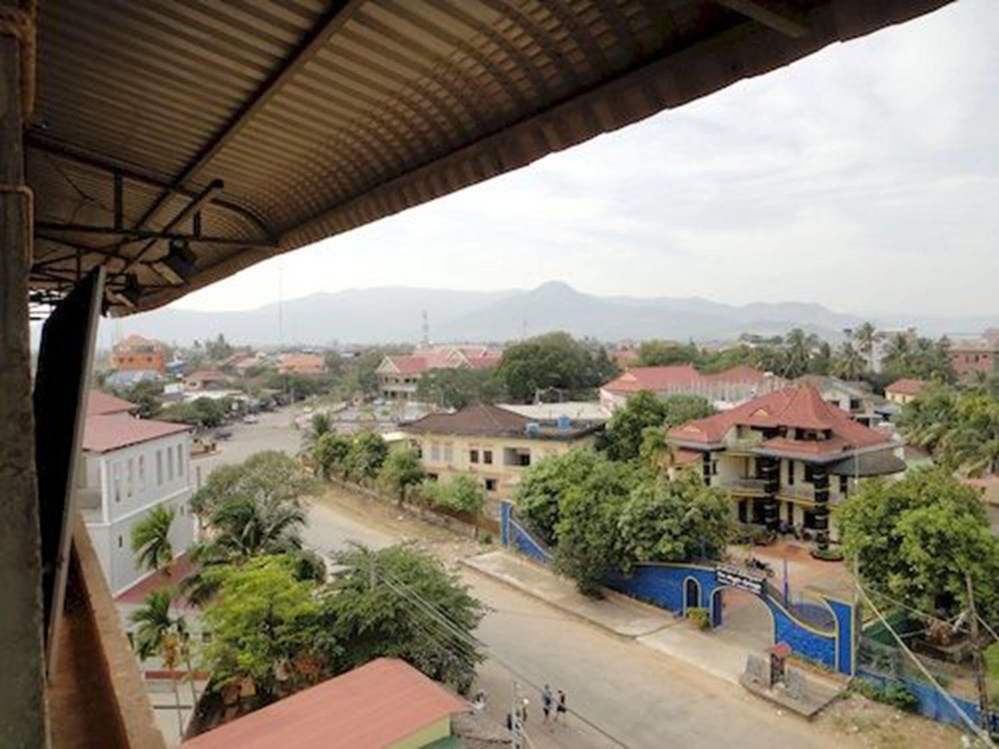 Nyny Hotel Kampot Exterior photo