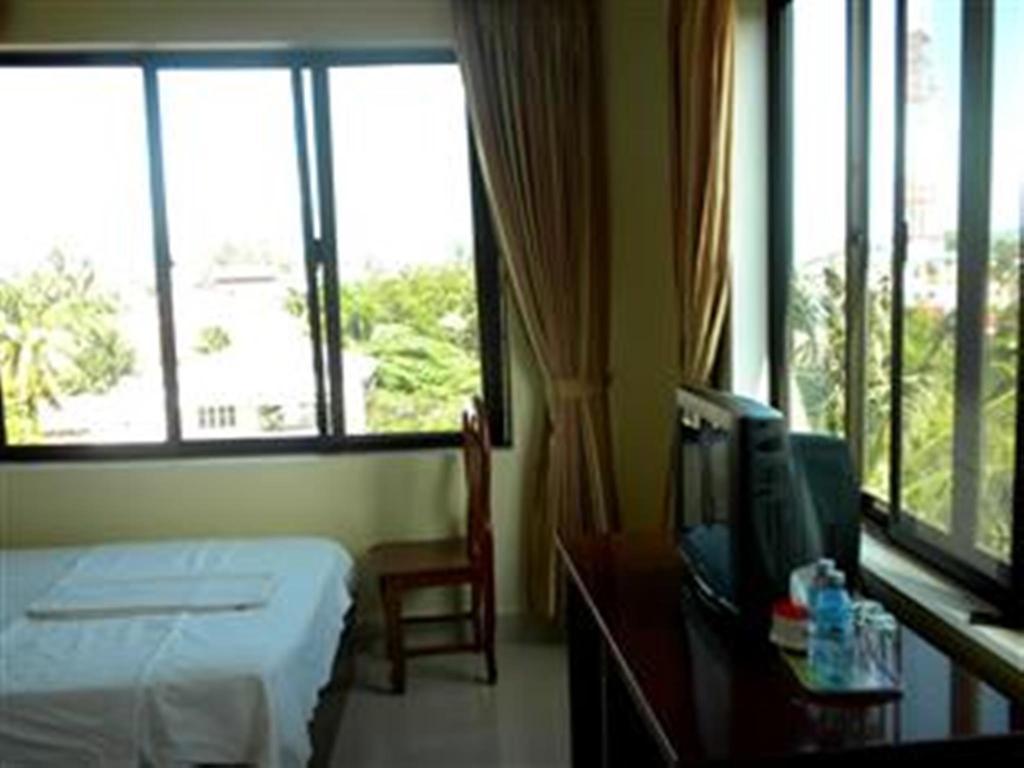 Nyny Hotel Kampot Exterior photo